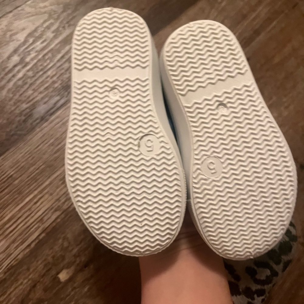 ‼️sold‼️NWOT rainbow toddler shoes - Picture 2 of 2